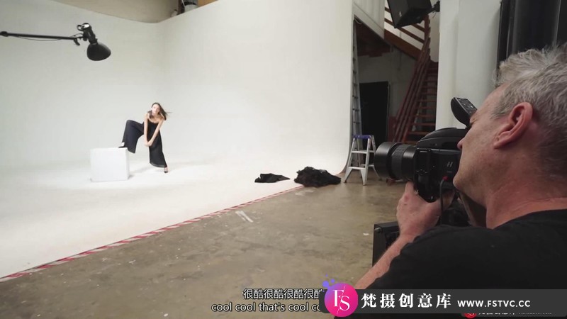 图片[9]-[人像摄影教程]摄影师PeterCoulson棚拍名模MeikaWoollard引领时尚界摆姿教程-中英字幕-梵摄创意库