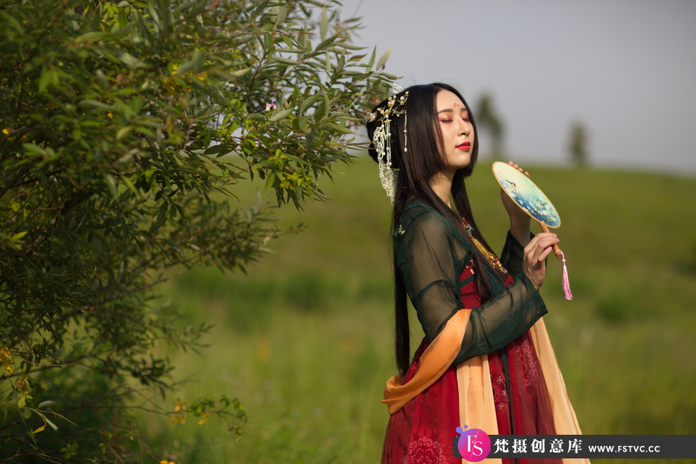 图片[2]-想练修图没有原片？花伞璎珞汉服美女写真RAW原图来了！-梵摄创意库